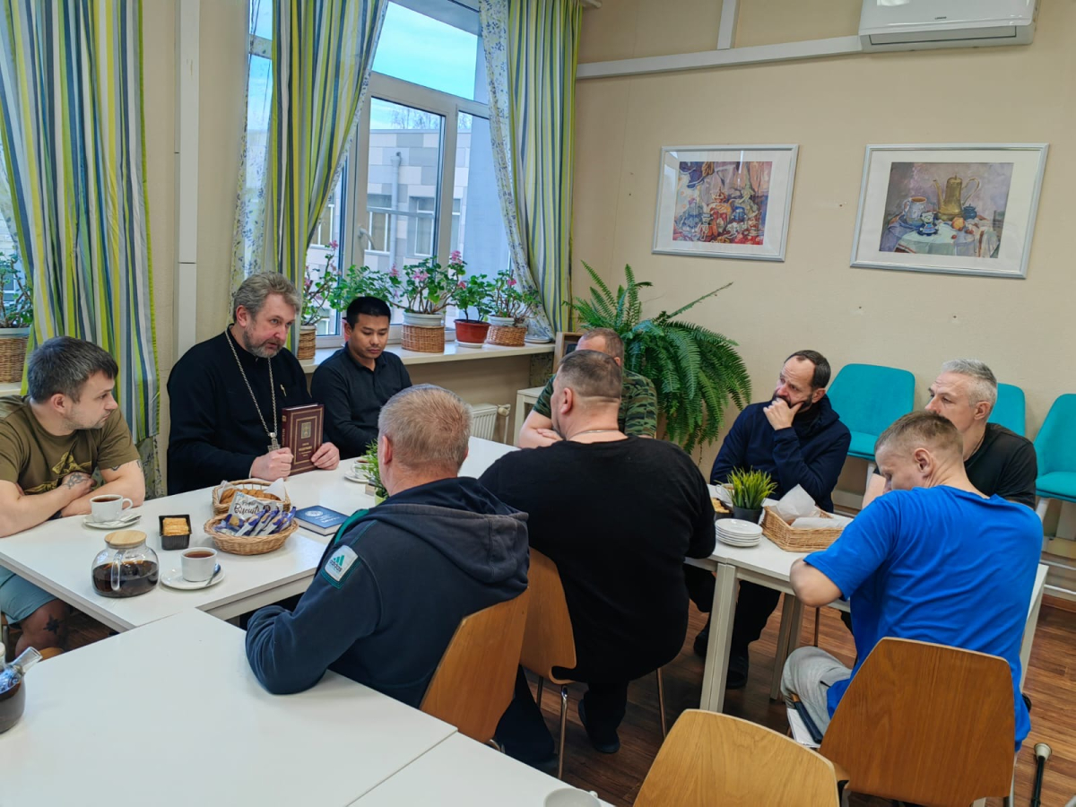 Беседа с воинами, проходящими реабилитацию-1.jpeg Беседа с воинами, проходящими реабилитацию-1.jpeg