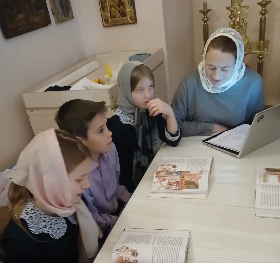 Маленькие прихожане храма (2).jpg
