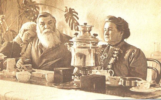 И.Я. Яковлев в кругу семьи.jpg И.Я. Яковлев в кругу семьи.jpg